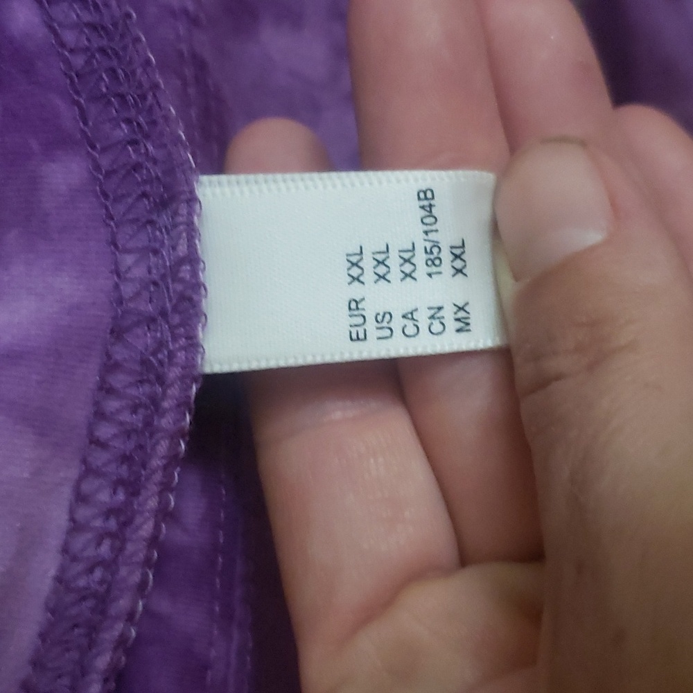 Halter top - Picture 2 of 2